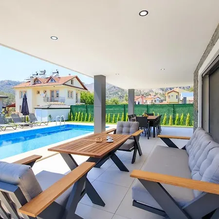 فيلة In Gocek غوجيك